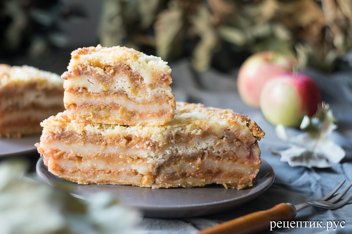 Насыпной пирог с яблоками без яиц в духовке: рецепт - Лайфхакер